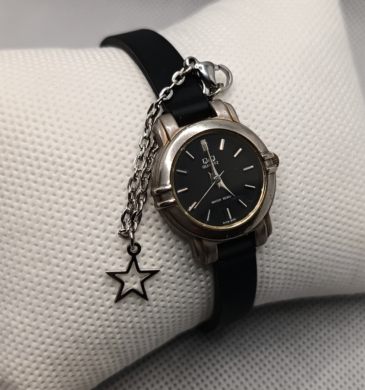 محتویات پک هدیه مدل جذاب ۱- آویز ساعت استیل ستاره