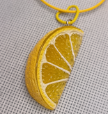 چارم ویتامین سی مدل مرکبات با آویز لیمو